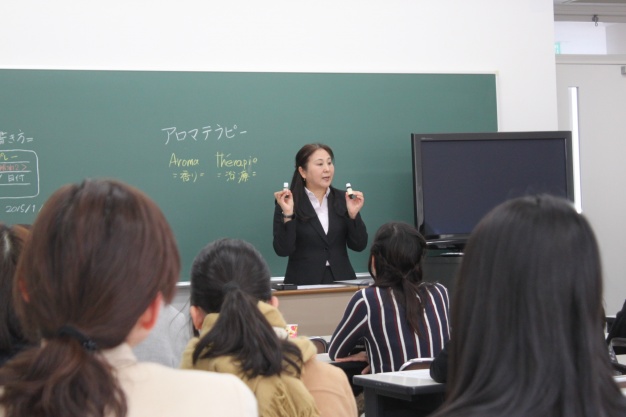 好きな香りを選んで手作りルームスプレー体験