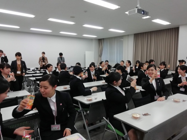3日目終了後は、プロジェクトメンバーの打ち上げです。乾杯!