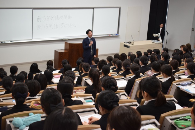 企業の方から自己紹介。